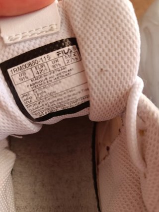 Zapatillas Fila Blancas y Amarillas