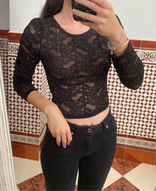 Blusa encaje negra manga larga crop top