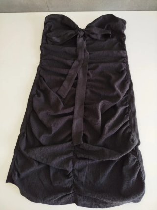 Vestido negro escote corazón con lazada