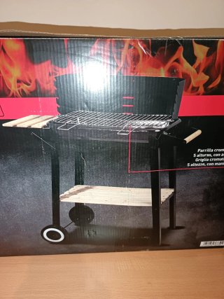 Barbacoa de carbón nueva