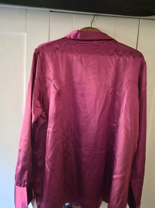 Camisa tipo satén rosa fucsia T.54