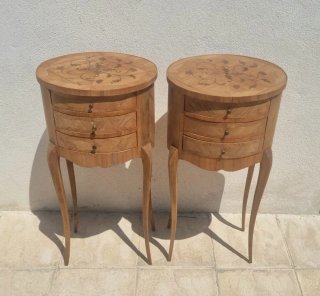 PAREJA DE MESITAS DE NOCHE ANTIGUAS