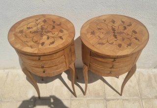 PAREJA DE MESITAS DE NOCHE ANTIGUAS