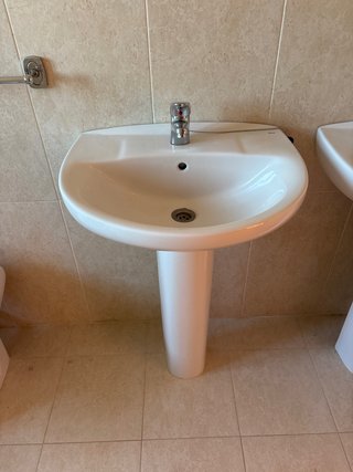 Lavabo de baño con pedestal