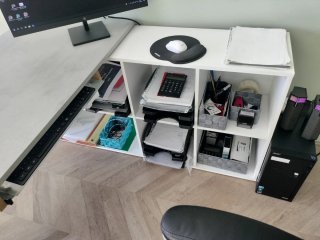 Tavolo da ufficio e 3 sedie