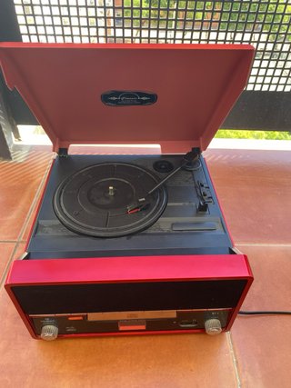 Tocadiscos Rojo y Negro