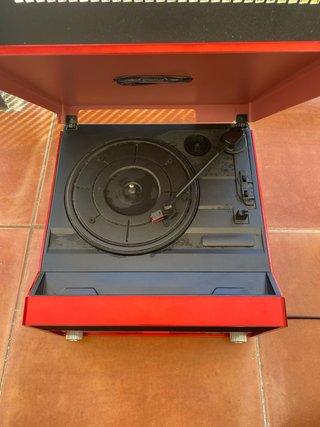 Tocadiscos Rojo y Negro