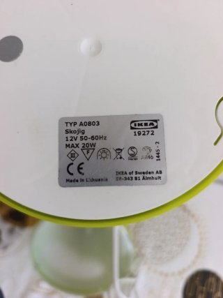 Lampada da tavolo verde e bianca