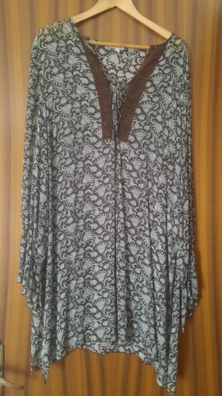 Blusa lunga fantasia marrone e grigio