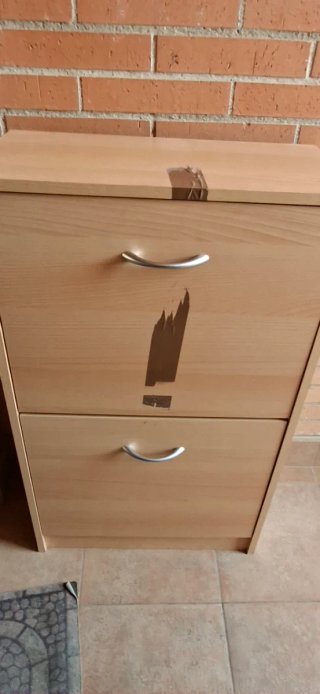 Zapatero de madera y plástico
