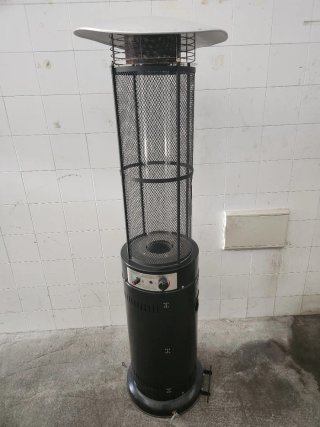 Estufa de butano negra