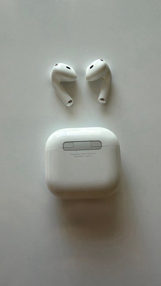 AirPods 4 Cancelación Ruido con su caja original