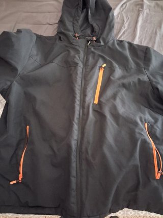Chaqueta con capucha hombre