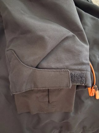 Chaqueta con capucha hombre