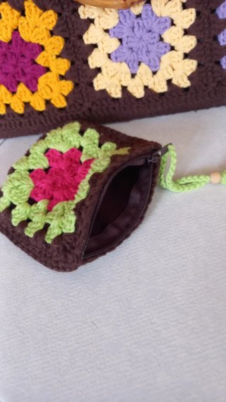 Bolso de crochet con asas de bambú