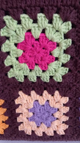 Bolso de crochet con asas de bambú