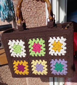 Bolso de crochet con asas de bambú