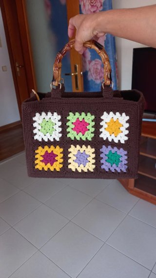 Bolso de crochet con asas de bambú
