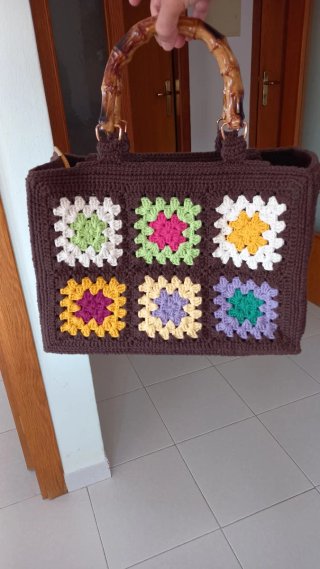 Bolso de crochet con asas de bambú