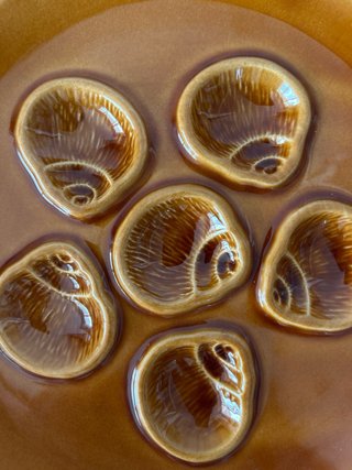 Antiguo plato francés caracolas / conchas