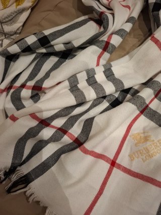 Pañuelo estilo Burberry Cuadros Rojo Blanco