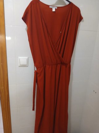 Mono largo color teja talla XL. Broche y lazo.