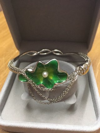 Pulsera Plata con Flor Verde y Perla