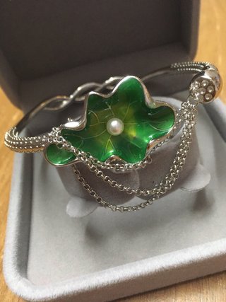 Pulsera Plata con Flor Verde y Perla