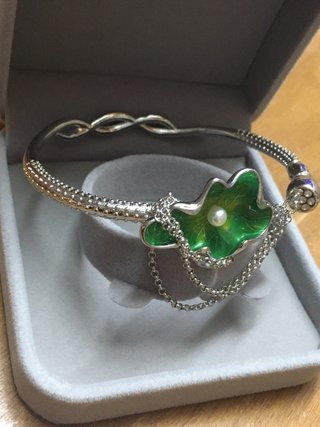Pulsera Plata con Flor Verde y Perla