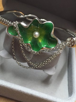 Pulsera Plata con Flor Verde y Perla