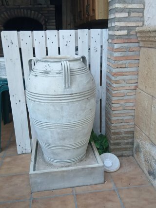 Fuente de tinaja de cerámica