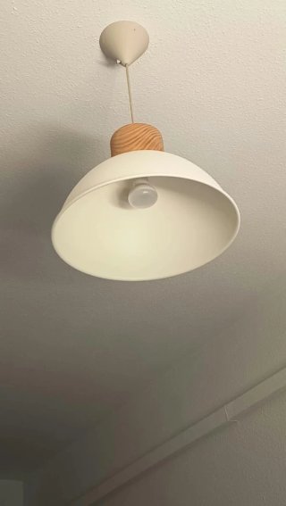Lámpara colgante madera y blanco