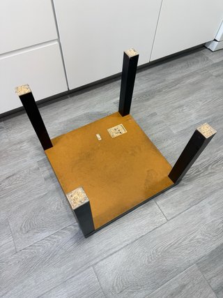 Mesa LACK negra de IKEA
