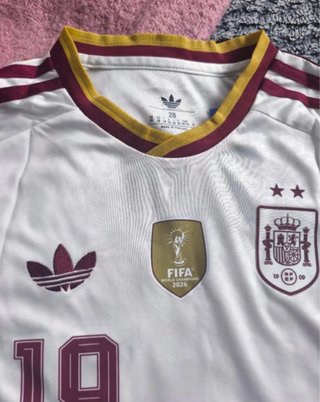 Conjunto España 2 estrellas Mundial 2026 talla 28