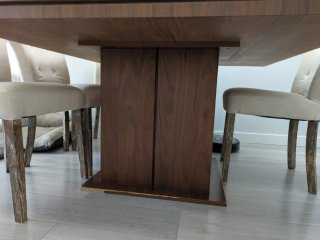 Mesa de comedor de madera