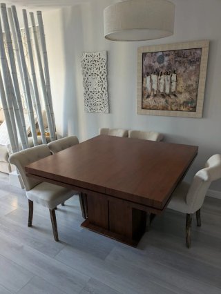 Mesa de comedor de madera