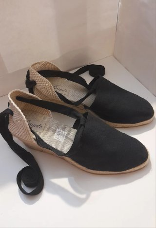 Alpargatas de cuña con cintas. Suyure. n°37