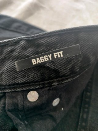 Pantalón vaquero Pull&Bear Baggy negro desgastado