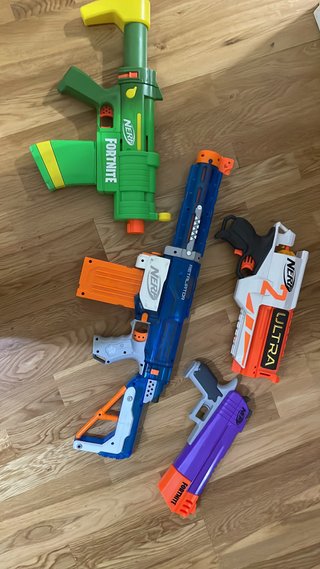 4 Pistolas de juguete marca Nerf
