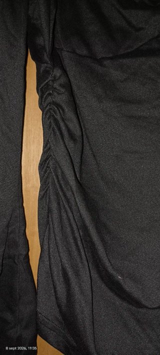 Camisa estilo gótico con cruz plateada en pecho. M
