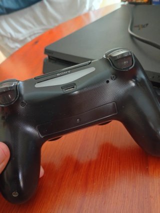 Consola PS4 Slim Negra + 5 Juegos (mando incluido)