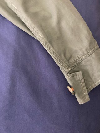 Cazadora verde estilo bomber