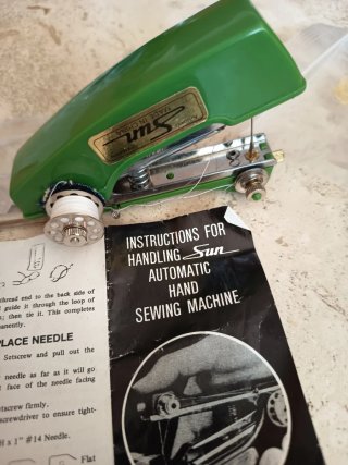 Mini Máquina de Coser Sun Vintage Años 80