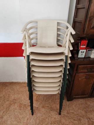 9 Sillas de bar/terraza beige y verde