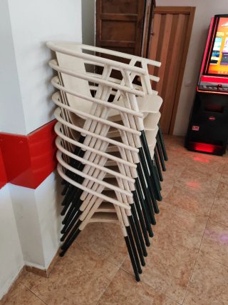 9 Sillas de bar/terraza beige y verde