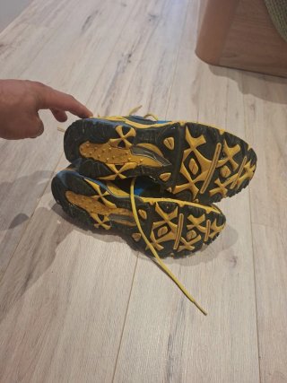Zapatillas Mizuno Trail Running Negro Amarillo