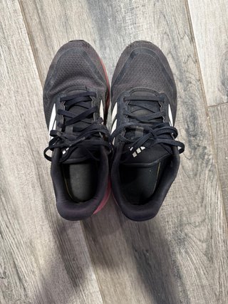 Zapatillas Adidas Negras y Rojas