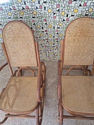Sillas balancín mimbre y madera