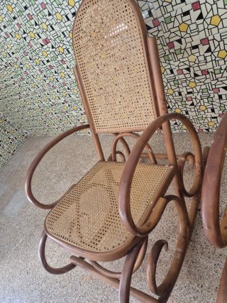 Sillas balancín mimbre y madera
