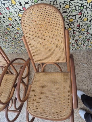 Sillas balancín mimbre y madera
